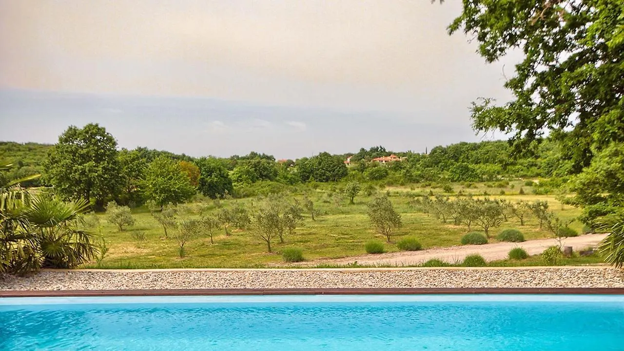 Villa Angelina: Secluded Retreat with Pool and Tennis Near Rovinj
