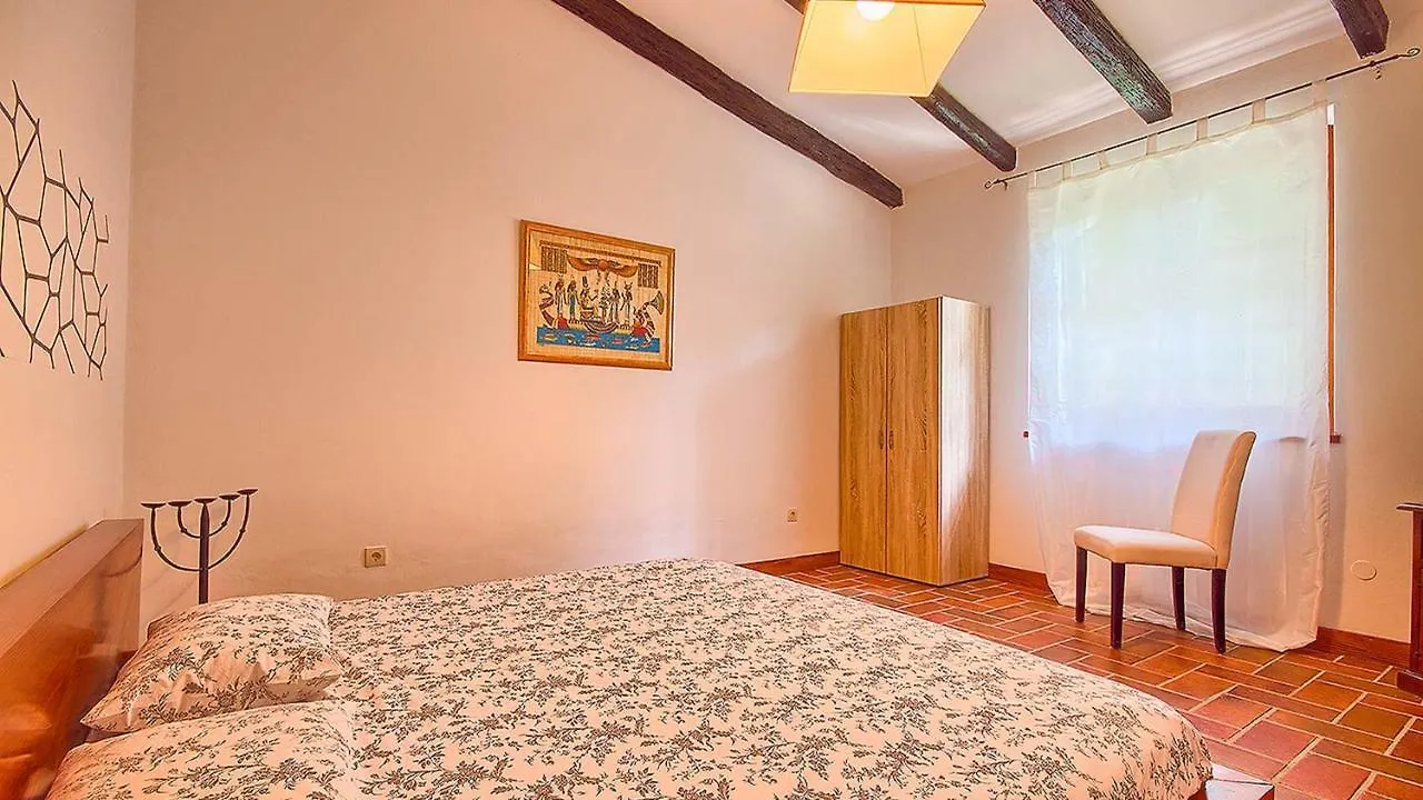 Villa Angelina: Secluded Retreat with Pool and Tennis Near Rovinj