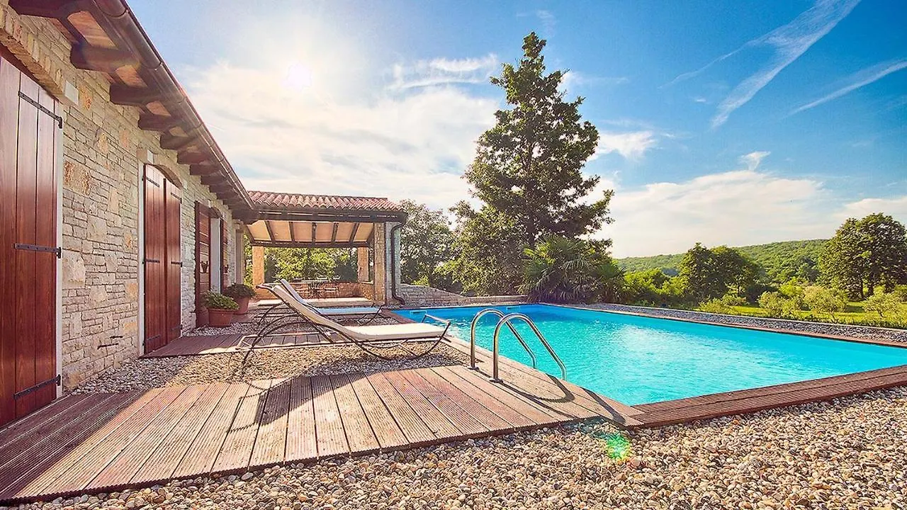 Villa Angelina: Secluded Retreat with Pool and Tennis Near Rovinj
